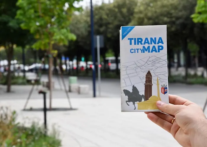 森特鲁姆酒店 酒店 地拉那